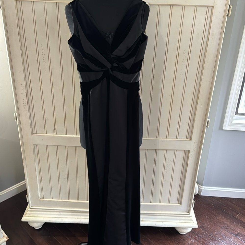 TADASHI Petite Vintage Black Satin & Velvet V Neck Striped Dress
